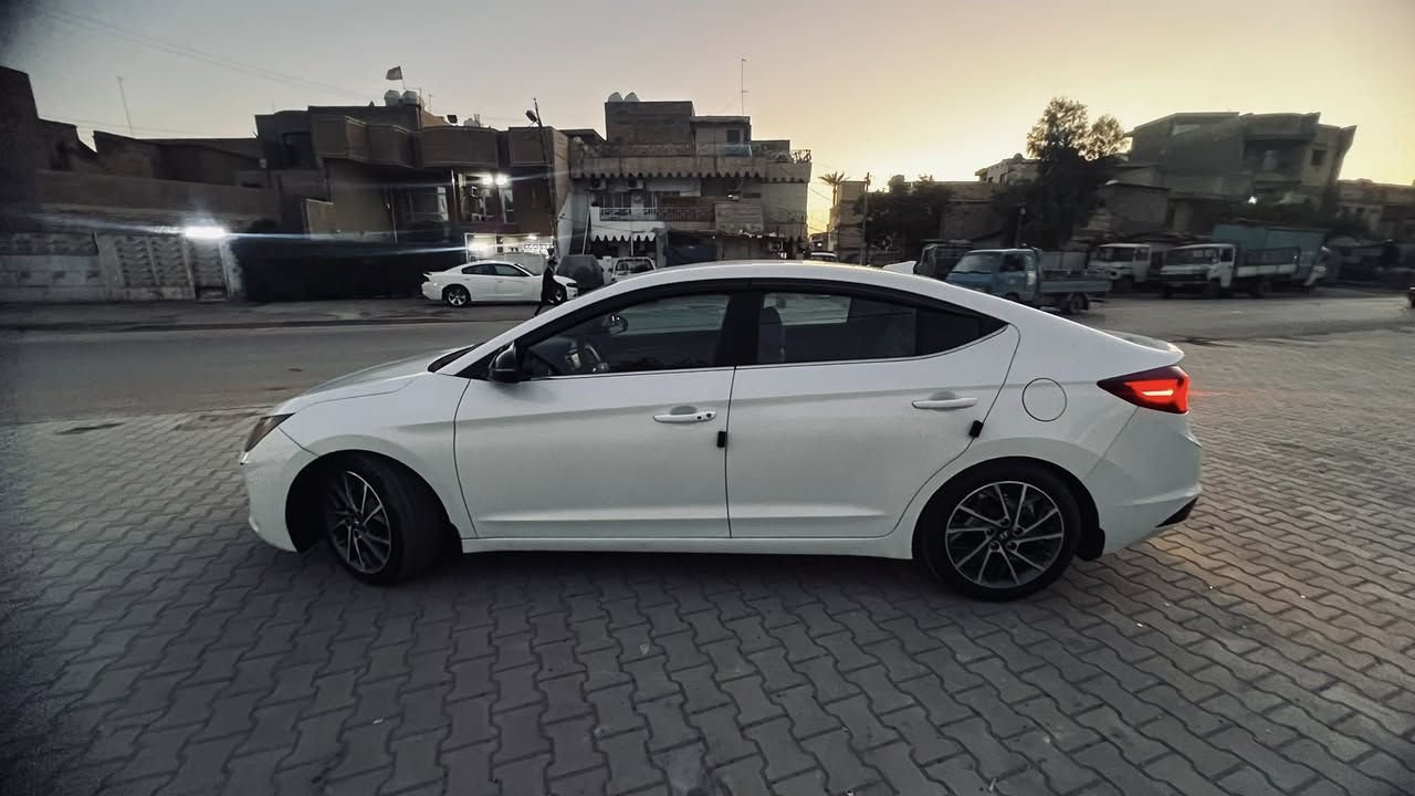 السلام عليكم
هيونداي النترا 2019 وارد أمريكي
فول مواصفات ما عدا الفتحة

مواصفات السيارة:

* مقاعد جلد تدفئة
* بصمة
* رادار جانبي
* إشارات بالمرايا
* شاشة وكامرة
* ممشى 94 ألف ميل

الحالة:
حادث سرقة (الجاملغ الأمامي الأيمن والبنيد +صبغ جاملغ أيسر بدون دواخل.
لا يوجد ضرر شاصي ولا لغود، السيارة نظيفة.
السياره بيها تقشير في القماره بسيط
السيارة باسمي شرط التحويل.
الموقع: بغداد – المشتل.

للاستفسار الاتصال : ***********
