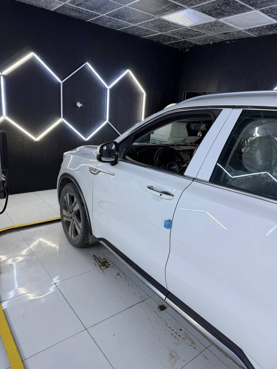 خليجي موديل 23 كفاله عامة ماشية 30 الف بعدها بجيس الشركه نص فول
سعرها 280 قفل 
***********
