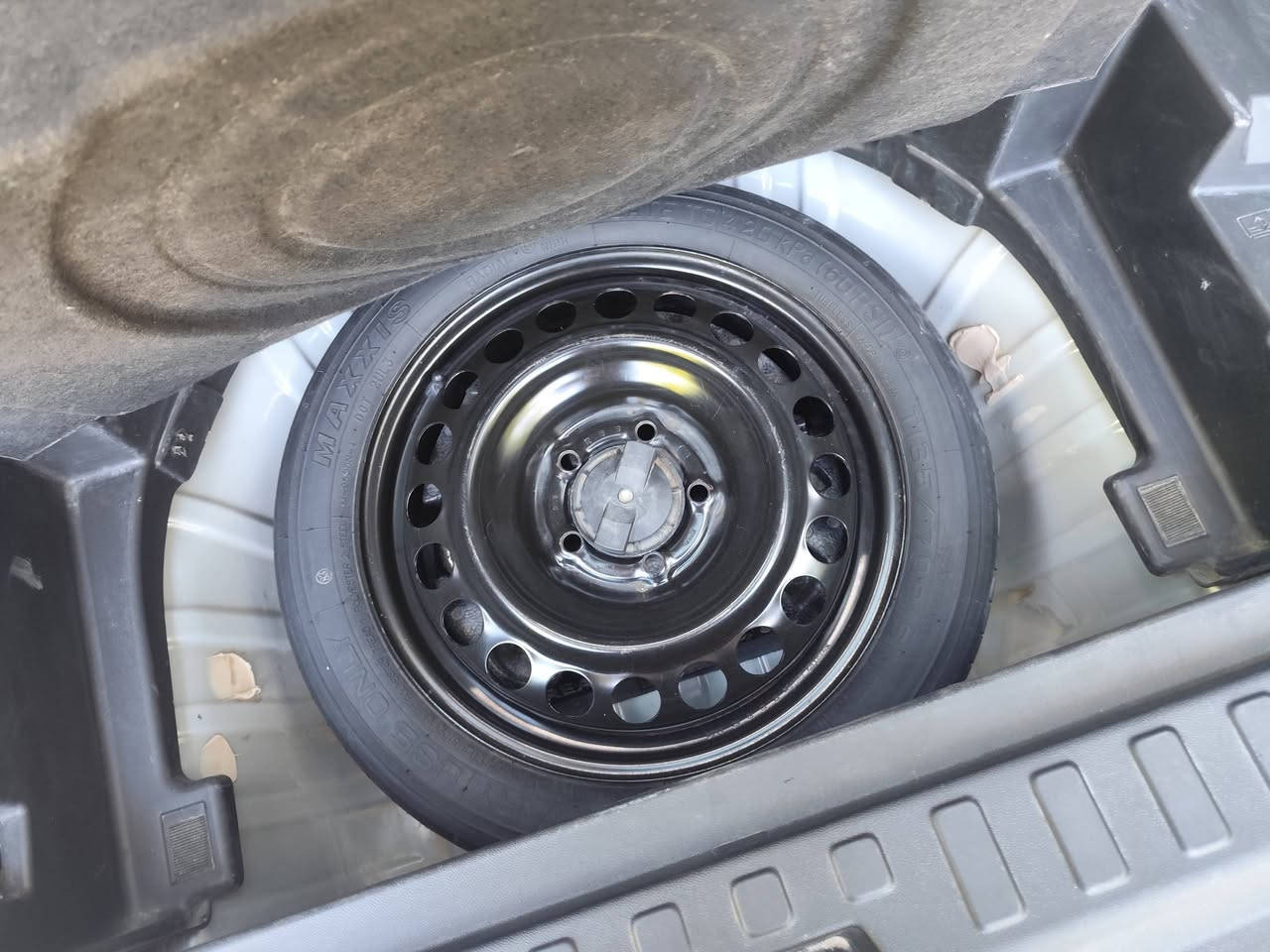 شفروليه اكوينكس 2020 فئه LT محرك 1500 توربو ماشيه 80 الف كيلو متر رقم واسط بأسمي بدون ضربه بيها بس الباب مال الصدر مبدل والباقيه كفاله عامه جاهزه من كلشي السياره حته تايرات شادهن قبل اسبوعين 
السعر 160 ومجال بسيط حق الجيه 
الرقم ***********
