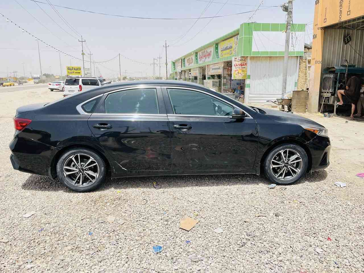 كيه فورتي مديل 22 أمريكي ضربته جاملغ وبنيد مصلحات نفسيتهم وبيه بارد ب الباب مال الصدر رايده مراوس بتكسي دبي 
***********
