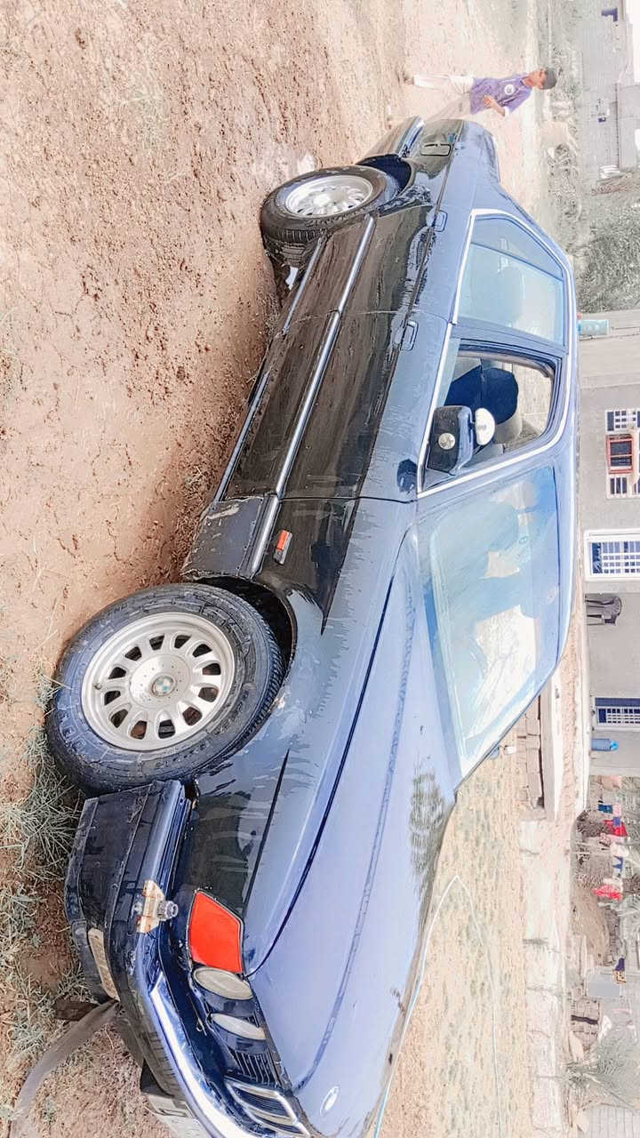 السلام عليكم بي ام  للبيع سياره حلوه كدام عينك مديل 1989 سنويه لل 2029 تحويل ثاني يوم  محرك كايم السعر اتصال عله الرقم ***********
