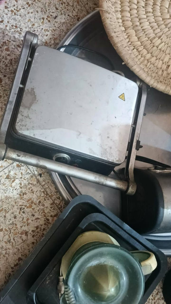 السلام عليكم غراض للبيع بس يراد تنظيف لان بالمخزن


**إذا كنت صاحب هذا الإعلان وتريد حذفه لأي سبب، رجاءا أرسل رسالة إلى الدعم الفني**