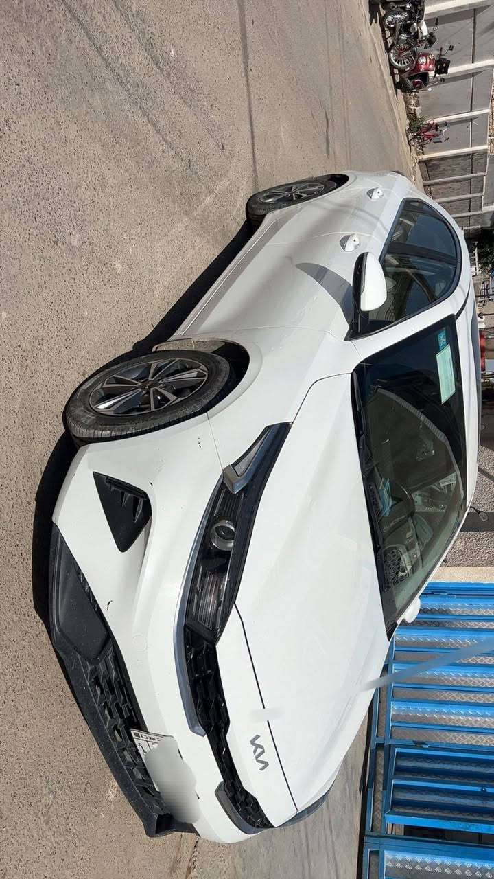 السلام عليكم
كيا سيراتو موديل 24
السعر 185 
ماشية 72
للاتصال ***********
