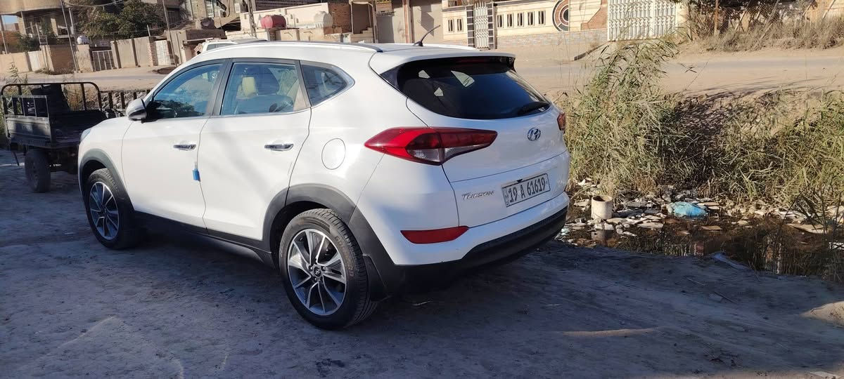 توسان ٢٠١٨ للبيع شركة الكاصد خليجي فول مواصفات السياره نظيفه استخدام شخصي ماشيه (114) الف مكفوله كفاله عامه ماعدا شبر بالجنطه وباره ٣اصابع بجاملغ الأمامي  السونار مرفق بالصور السعر 174 وبيه مجال المكان بابل القاسم التواصل على الرقم ***********
