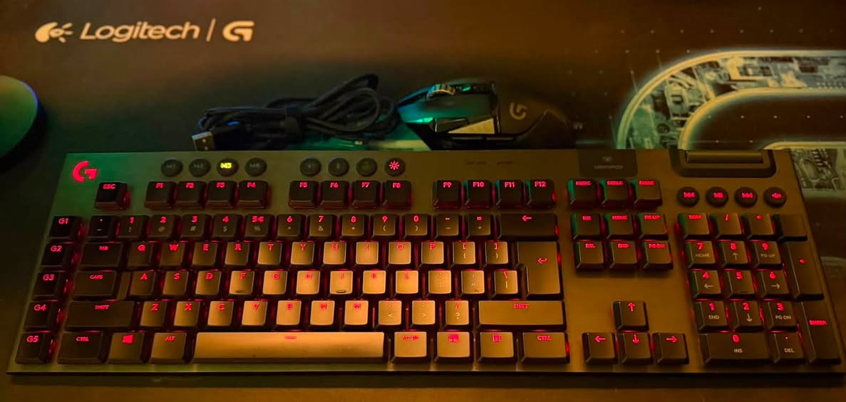 🎮 للبيع أجهزة Gaming احترافية 🎮

⌨️ Logitech G915 LIGHTSPEED Wireless Mechanical Keyboard

* Full Size
* لاسلكي LIGHTSPEED + Bluetooth
* البطارية ممتازة وتدوم لفترة طويلة
* جميع الأزرار تعمل 100%
* الدونكل الأصلي موجود
* الكيبل الأصلي موجود
* بدون علبة

🖱️ Logitech G502 Gaming Mouse (Wired)

* نسخة سلكية (كيبل)
* بحالة ممتازة
* جميع الأزرار تعمل 100%
* بدون علبة

⌨️ Fantech MAXFIT67 RGB Mechanical Keyboard

* ميكانيكي RGB
* Hot-Swappable
* بحالة نظيفة جدًا
* جميع الأزرار تعمل 100%
* بدون علبة

✅ جميع الأجهزة أصلية.
✅ الاستخدام شخصي.
✅ لا توجد أي مشاكل فنية.
✅ جاهزة للاستخدام مباشرة.

💰 الأسعار:

* Logitech G915: 135,000 دينار
* Logitech G502 (Wired): 55,000 دينار
* Fantech MAXFIT67 RGB: 70,000 دينار

🎁 سعر المجموعة كاملة: 260,000 دينار عراقي (قابل للتفاوض بالمعقول).

📍 الموقع: السليمانية (يوجد توصيل)
📩 للتواصل: خاص


**إذا كنت صاحب هذا الإعلان وتريد حذفه لأي سبب، رجاءا أرسل رسالة إلى الدعم الفني**