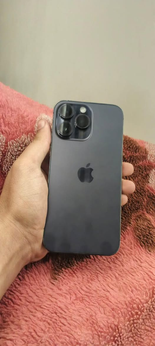 السلام عليكم أيفون 14برو ماكس كله بلادي مامفتوح ابد ذاكره 256 بطاريه 89 كله حقيقي كارتونه وكيبل أصليات مال جهاز مكاني بغداد سعر 900 بي مجال قليل مستعجل عل بيعته مكاني بغداد مدينه الصدر رقم الهاتف ***********
