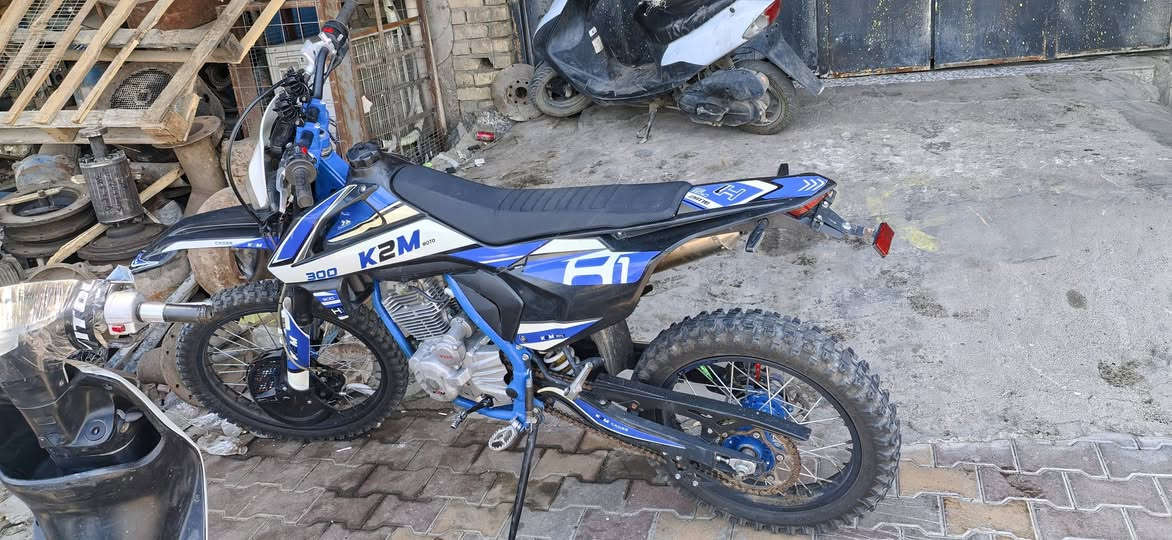 K2M.. C300 كوري مو صيني
بدون اوراق مراوس فقط  *********** 

بيها نقص بريك خلفي + تفيلس +جوزة تشغيل

مكاني ميسان
