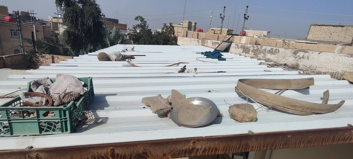 سقيفة حديد ٣*٦ متر
سرير اطفال حديد عدد ٢ 
*********** عمارة, ميسان
