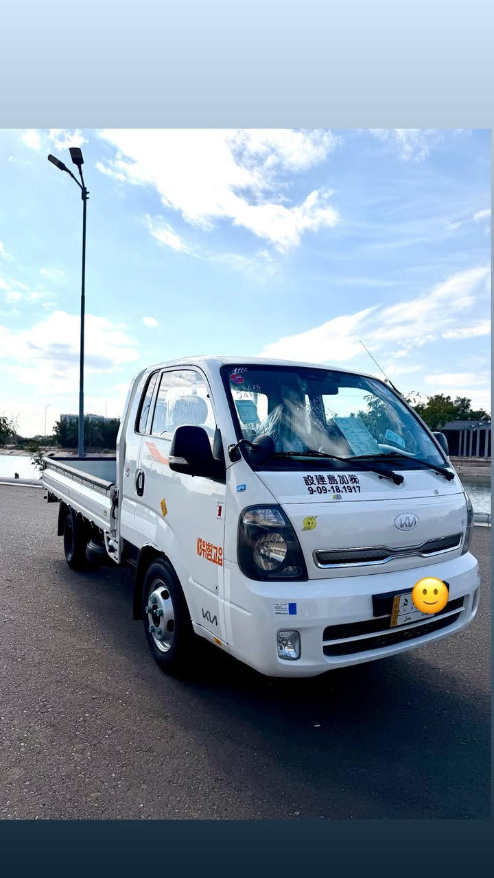 سلام عليكم للبيع فحل مسكر 2017  كوري رقم بغداد كفاله عامه ماشي 63 حقيقي فول اصلي 5 دكم بعده على وضع شركه  مكان سياره بغداد ***********
