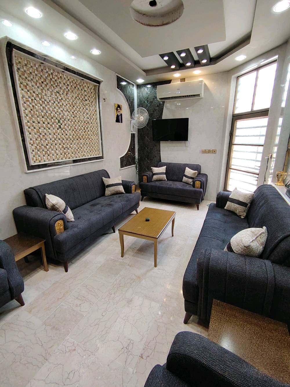 اللهم صلِ علىٰ محمد وآل محمد 
السلام عليكم
🏠الدار للبيع المساحة 100متر طابقين الواجهة 5م والنزال 20م
-الشارع بعرض 15 متر

🌏الموقع النجف حي الجامعة منطقة ال 28 قرب مدرسة الرفاه🏫.

يتكون الدار من :
   3️⃣ غرف نوم
و 3️⃣ صحيات داخلية وخارجة

يتكون:
الطابق الأرضي من استقبال وصالة ومطبخ وغرفة وصحيات داخلية وخارجية
والطابق الاول غرفتين وصالة وصحيات
والطابق الثاني بيتونة وسطحين

للأستفسار الأتصال📞: 
(***********) اتصال☎️ او واتساب📲