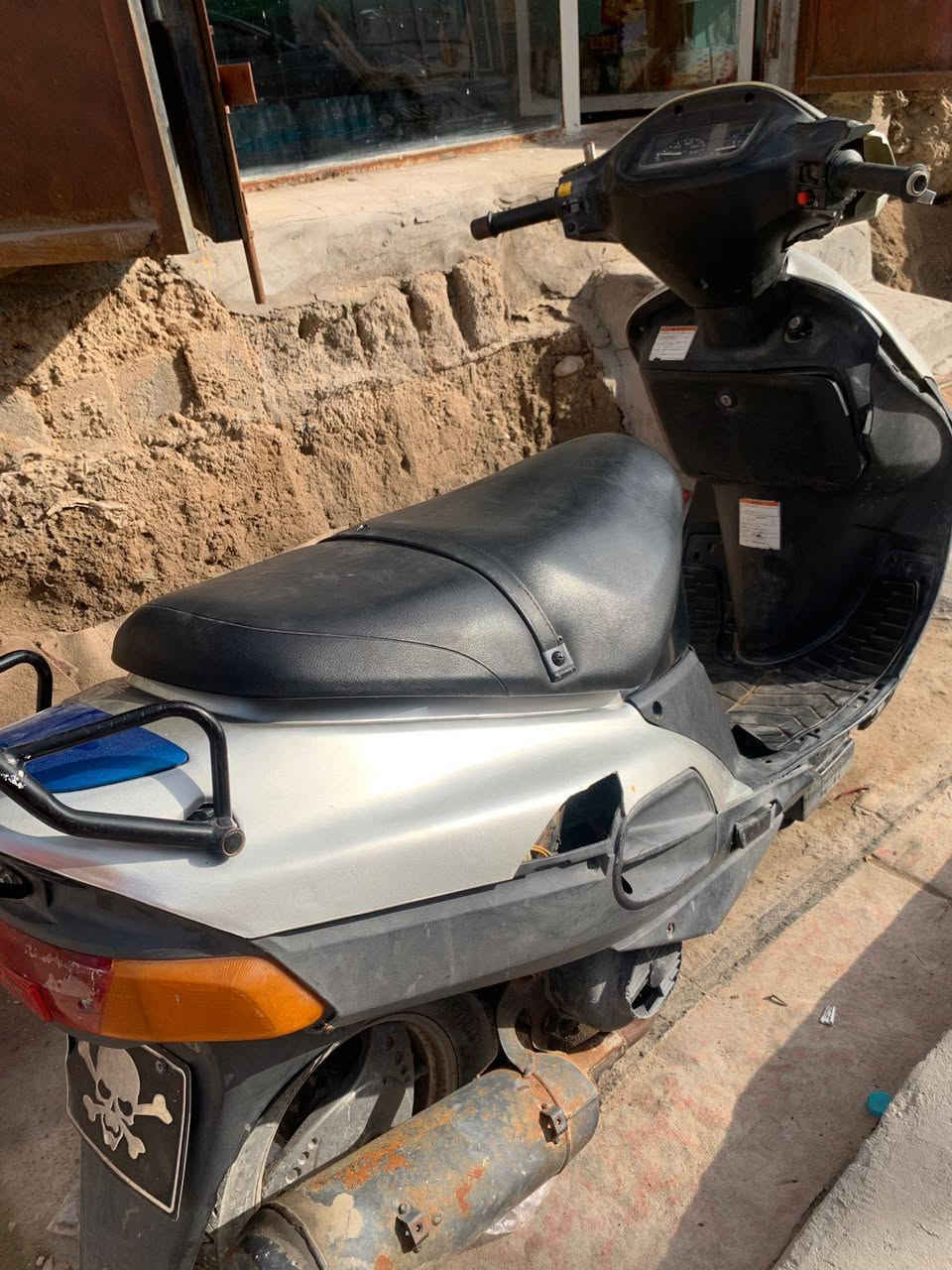 دراجة ياباني ساسوكي حاوية مجفته اول مره شغالة سلف باتري جديد كهربائيات للبيع السعر ٤٧٥ وبيه مجال للاتصال على الرقم *********** العنوان القرنة
