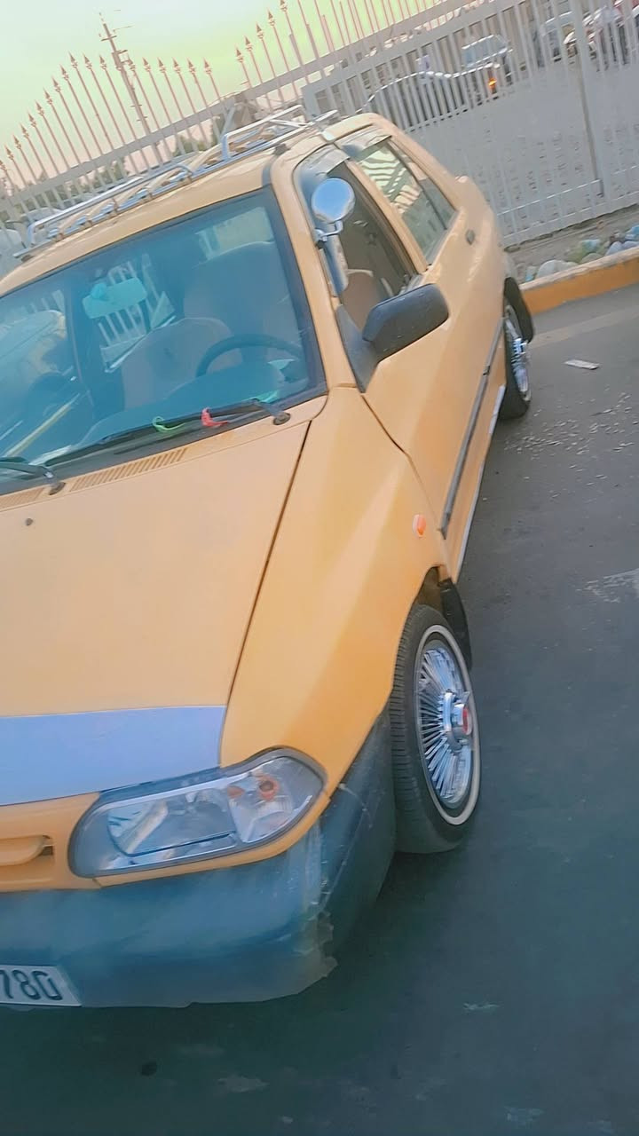 ٢٠١٥ باسمي بغداد مصفرة قبل ١٠ ايام محوله سنوية لسنه ٣٠ بيهة شوية صبغ جاملغ وذيول بدون اي ضربه سيارة حلوة وكاعده مكاني بغداد الكرخ سعر ٣٢ وقفلهة ٢٩   ***********
