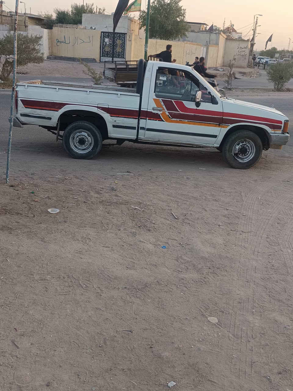 يالله البيع بيكم موديل 90 سنويه ٢٨ شاصي مكفول 
مكينه ٢٤٠٠ كير جديد سياره حلوه نضيفه وجاهزه حداده حلوه مكان خور زبير بيع مستعجل رقم بابل شرط تحويل رقم نقال ***********
