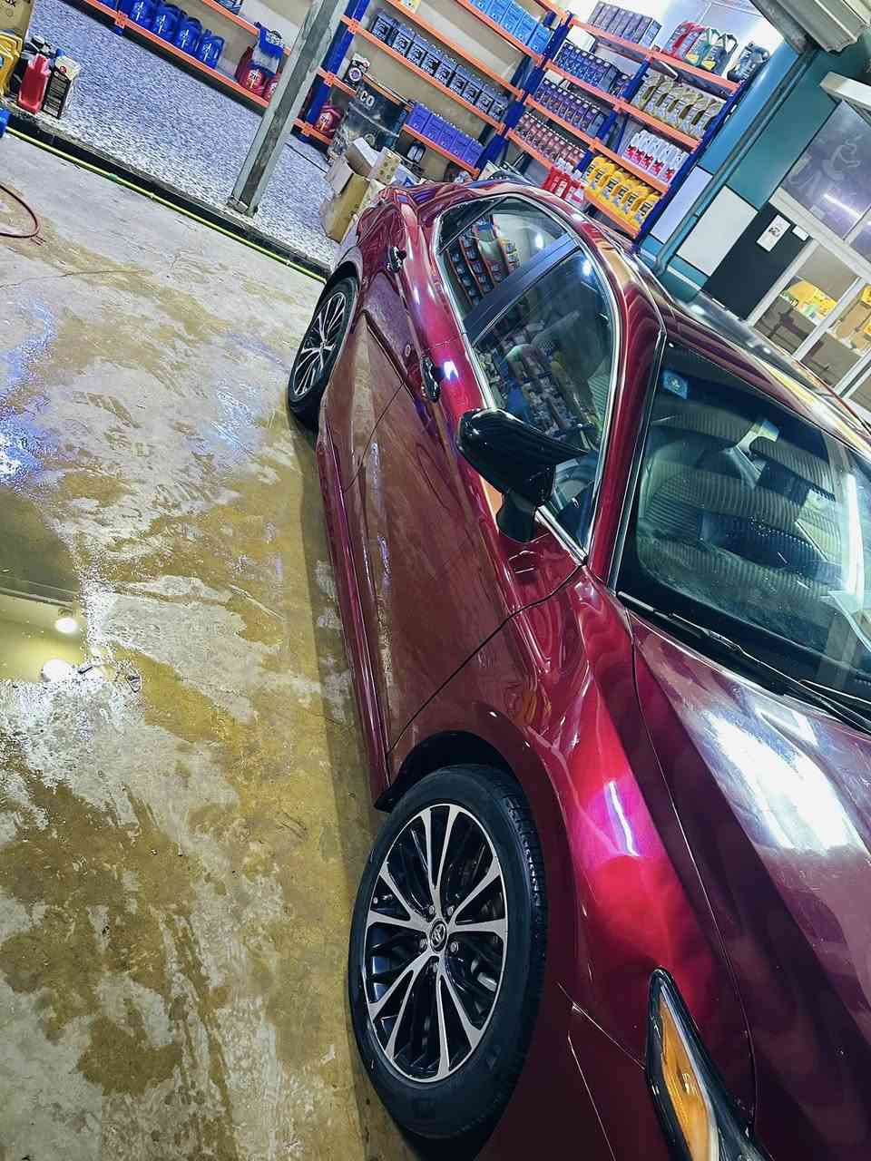 للبيع تويوتا كامري موديل ٢٠١٨  se رقم بغداد  دولي باسمي …
حادثه قطعة وحدة بنيد فقط مصلح نفسه ومصبوغ وبيها بادر بين البابين موضح بلصور ايرباك ستيرن طاك مع البردة صور الحادث مرفقة بلمنشور 
مواصفات  se 
اللون ماروني كرزي مميز 
كير 8 نمر سبورت 
توقف ذاتي 
حجم محرك ٢٥٠٠
رادار امامي
شفتات ستيرن 
فتحه سلايت روف 
تحديد مسار  
مقعدسايق كهرباء 
كشنات جلد بلادي 
شاشة كبيرة كار بلي بلوتوث 
كامره خلفيه بلاد 
ماشية 125 ميل 
سياره مابيها اي نقص  خير من الله
السياره بلحقيقة بعد احلى من الصور 
مكان سياره ديالى 
سعرها 175وبيها مجال 
للاستفسار. ***********
