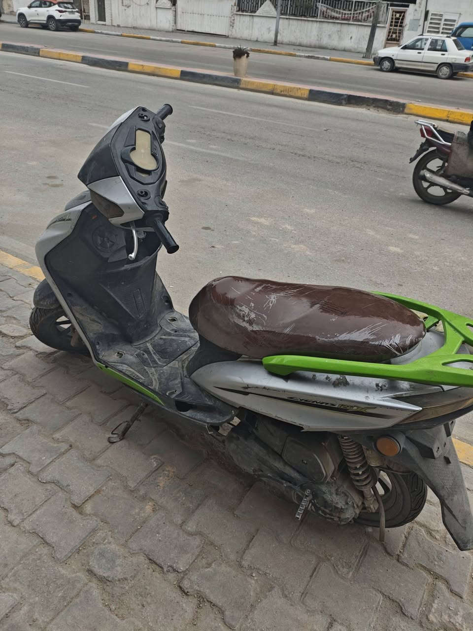 دراجة سكنس شمعة مكينة ماكس ياباني ياماها مختومة بوشة 55 مكفولة وناعمة تجي تفحص وتاخذ الدراجة كاملة مكملة نقصهة كفرات جانبية شويه تعبانة وباتري  انطيك شلعة ومعدل وروح تونس ..
300 وبيها مجال حك الجية .
مكاني كربلاء _ الحولي مال سيد جودة _ قبل مدينة العاب ضوء القمر . ***********
