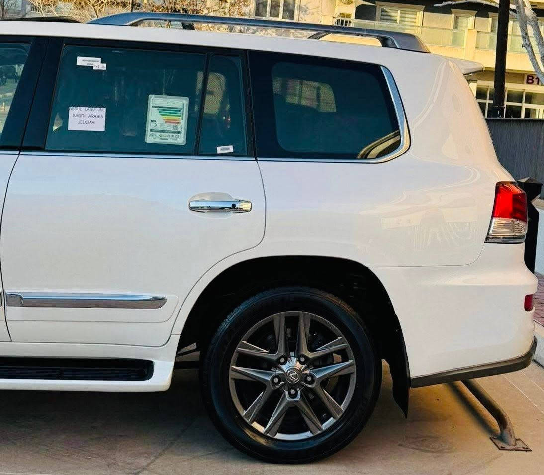 السلام عليكم 

لكزز بريم اصل 
LEXUS LX570 S SPORT+
الموديل :2012
ا
_____________اب اسمي اسليمانيه 
بصمه
سلايت روف 
جكات
كراسي كهرباء 
كراسي تدفى وتبريد 
كراسي الخلفيه كهرباء + تبريد
استيرين كهرباء 

شاشات 
AUTO START
OFF
 تحكم (جهتين امامي+جهتين خلفي)
فور ويل
اشارة بالمري
مري كهرباء(شفط)
#نقطة_عمياء
لايت عدسة زنون(عالي+ناصي)  مكان ميسان 
لد أمامي خلفي
االسعر 350

‭***********

