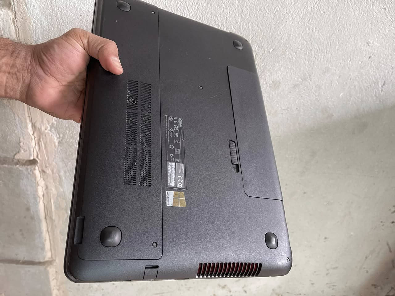 لاب اسوس كيمنك للبيع او المراوس بماك بوك حجم صغير يعني 14 او اصغر وشاشته ريتينا إذا بيع ب ٢٣٥ الف وما مطروق هذا السعر متواجد واتساب 
***********
