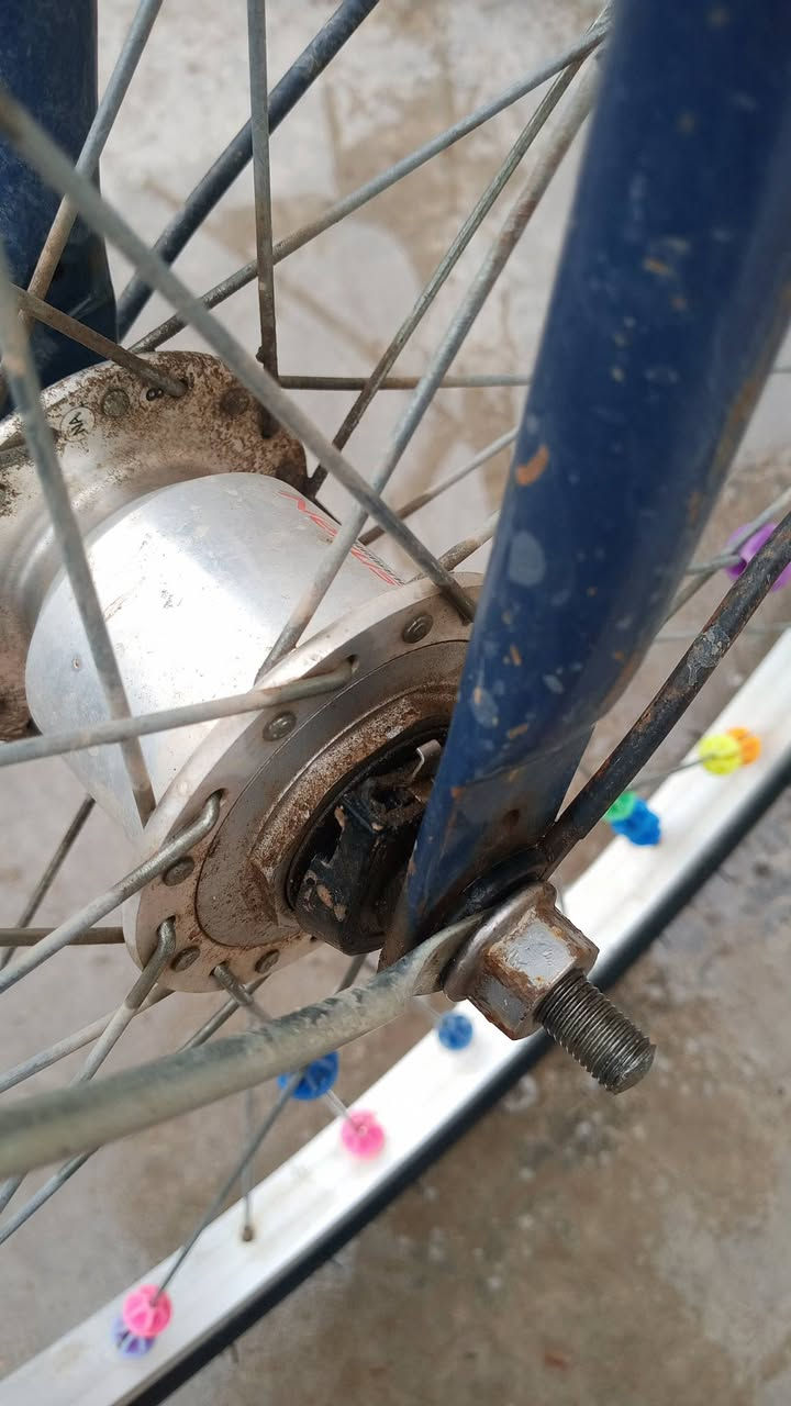 سلام وعليكم عندي بايسكل للبيع حجم 26 تايرات 2جدد كلوب شغال وياله مالته لاصليه  للاستفسار ***********مكاني بغداد الفحامه بستان الكبيسي السعر خاص
