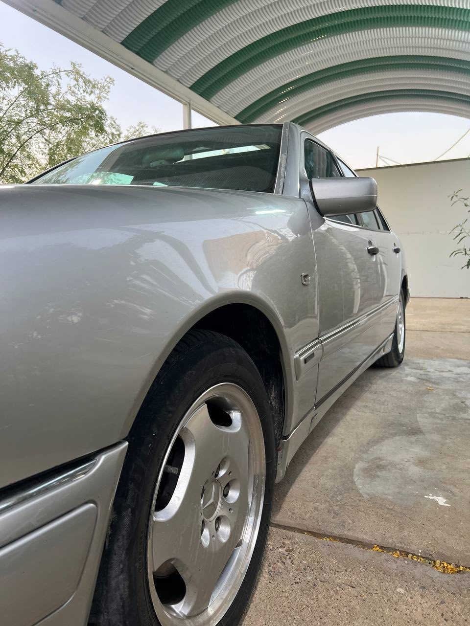 مارسدس ام عيون للبيع رقم بغداد مشروع وطني مداور وين ما تريد
السيارة بيها مشكلة بالكير ابيع كير كايم 
السعر 80 وبيها مجال

***********
