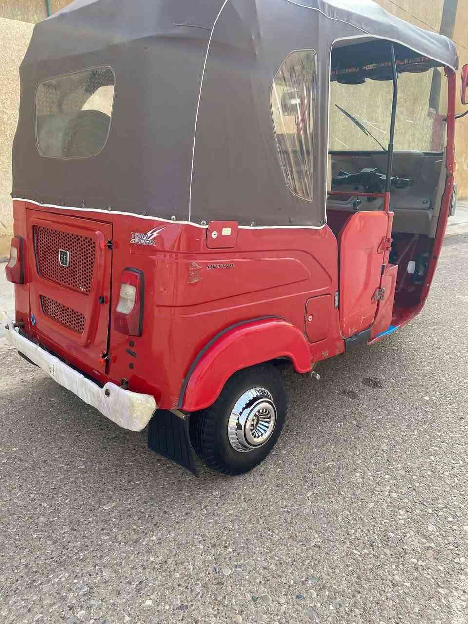 سلام عليكم تك تك موديل 22 شهر 11 رقم بغداد العنوان كاطون الرحمه  رقم الهاتف ***********
