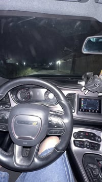 جالنجر 2023 لون إسمنتي  sxt ماشية 24 الف  الرقم مميز 30305L بغداد سنوي...