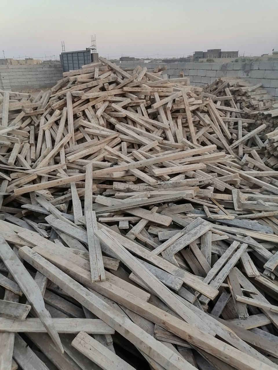 السلام عليكم
قالب خشب للبيع مع جكات وزوايه للاستفسار ***********
