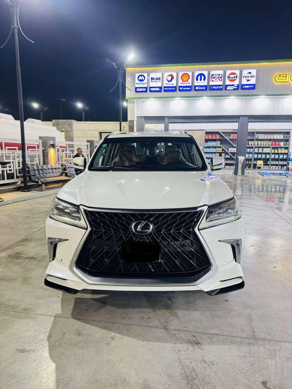 لكزس lx570  2016 
الضرر ( خمس قطع صبغ ) 
جاهزة وكاملة (((  ***********  )))عنواني زيونة
فول بريم داخل قرميدي سعرها خاص بيع فقط
