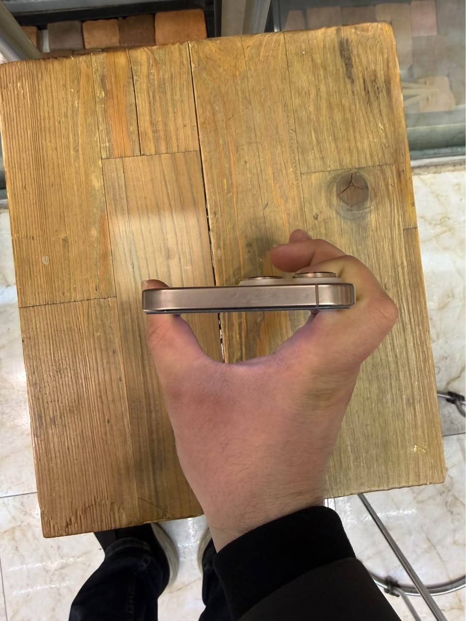 16 pro max 
256 GB
1sim card battery 🔋 94
کامل ئەشیا
لۆک لۆکە بێ شوخت
زەمانی 4مانگی تیاماوە 
ناونیشان
وەرشە و مۆبایلی ڕەوەند 
سلێمانی شەقامی پیرەمێرد📍
***********
نرخی ٨٨٥$ السليمانية, العراق
