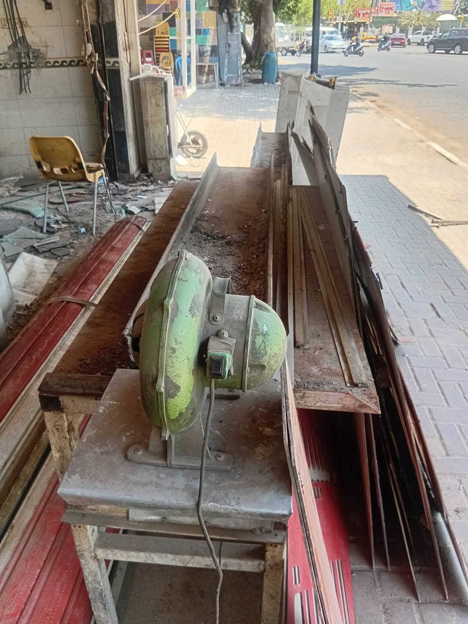 أغراض مطعم للبيع
سقيفتين كيسبان طول الوحده اربعه في ثلاثه 
جامع خانه 
شوايه دجاج
منقله كباب مال شوي
كبنكات عدد ثنين 
الي يحب يقيم ويتصل على الرقم ***********
