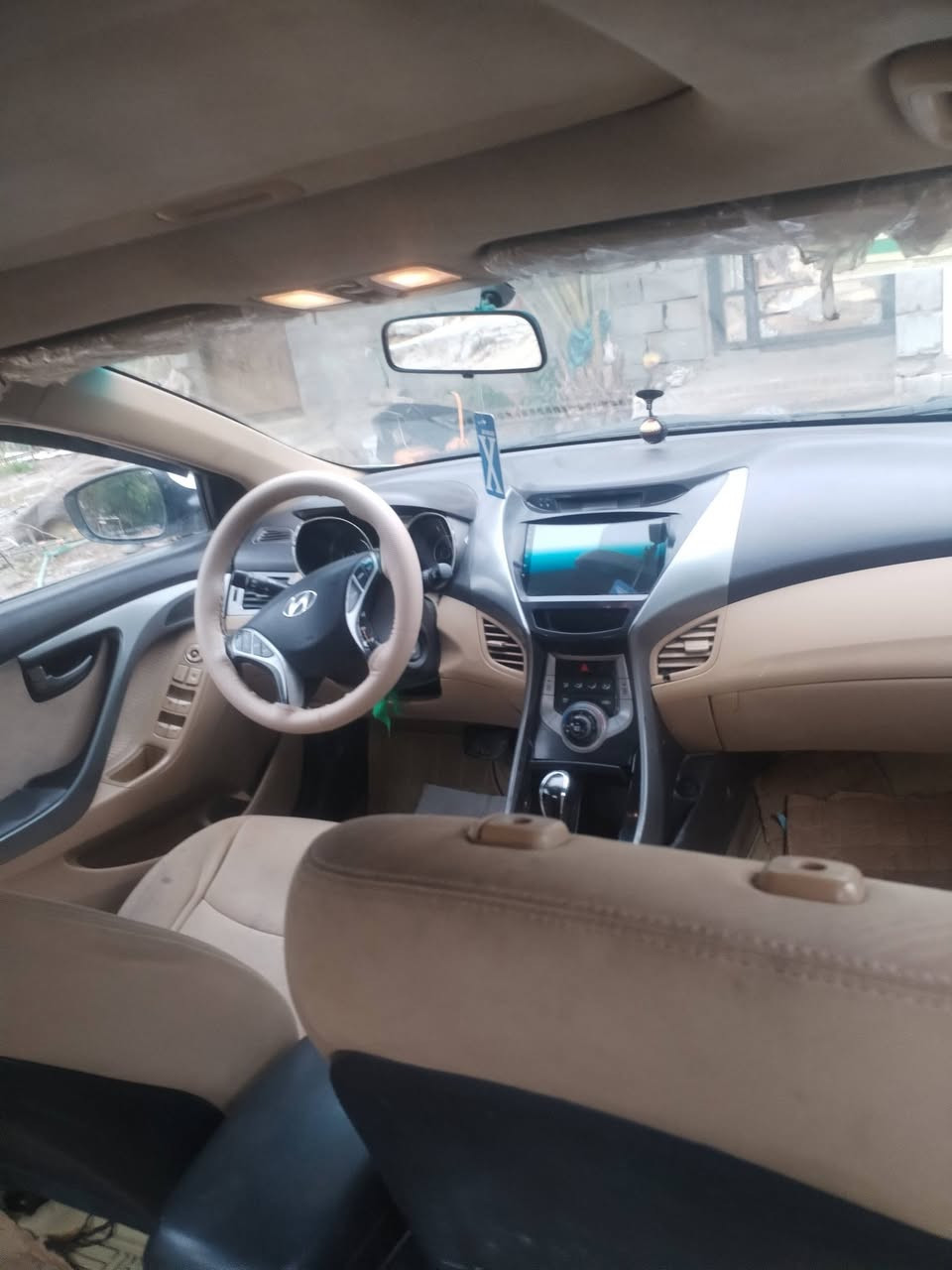 سلام عليكم النتره خليجي ١٣. بيه ضربه خفيفه بلمدكر الأمامي الأيمن. بيه قليل صبغ مكينه ١٨٠٠  دوش سياره فتحه تحكمات. جاهزه رقم أربيل تحويل. مكاني بصره. *********** السعر ٩٠ وبيه مجال قليل.
