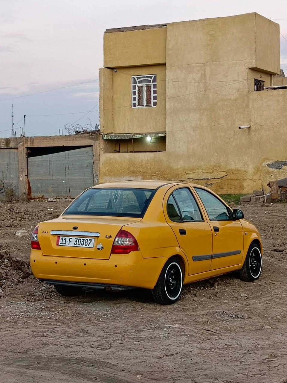 سلام عليكم طيبة موديل 2016 سيارة نضيفة كير محرك تبريد تدفئة شواصي مكفول شاشة لمس منضومة زنون  صدر جديد تخم تاير جديد مصفرة هيئة وغرامات سنوية لل، 31 تحويل ثاني يوم سعر 43 وبيها مجال للطيبين ***********
