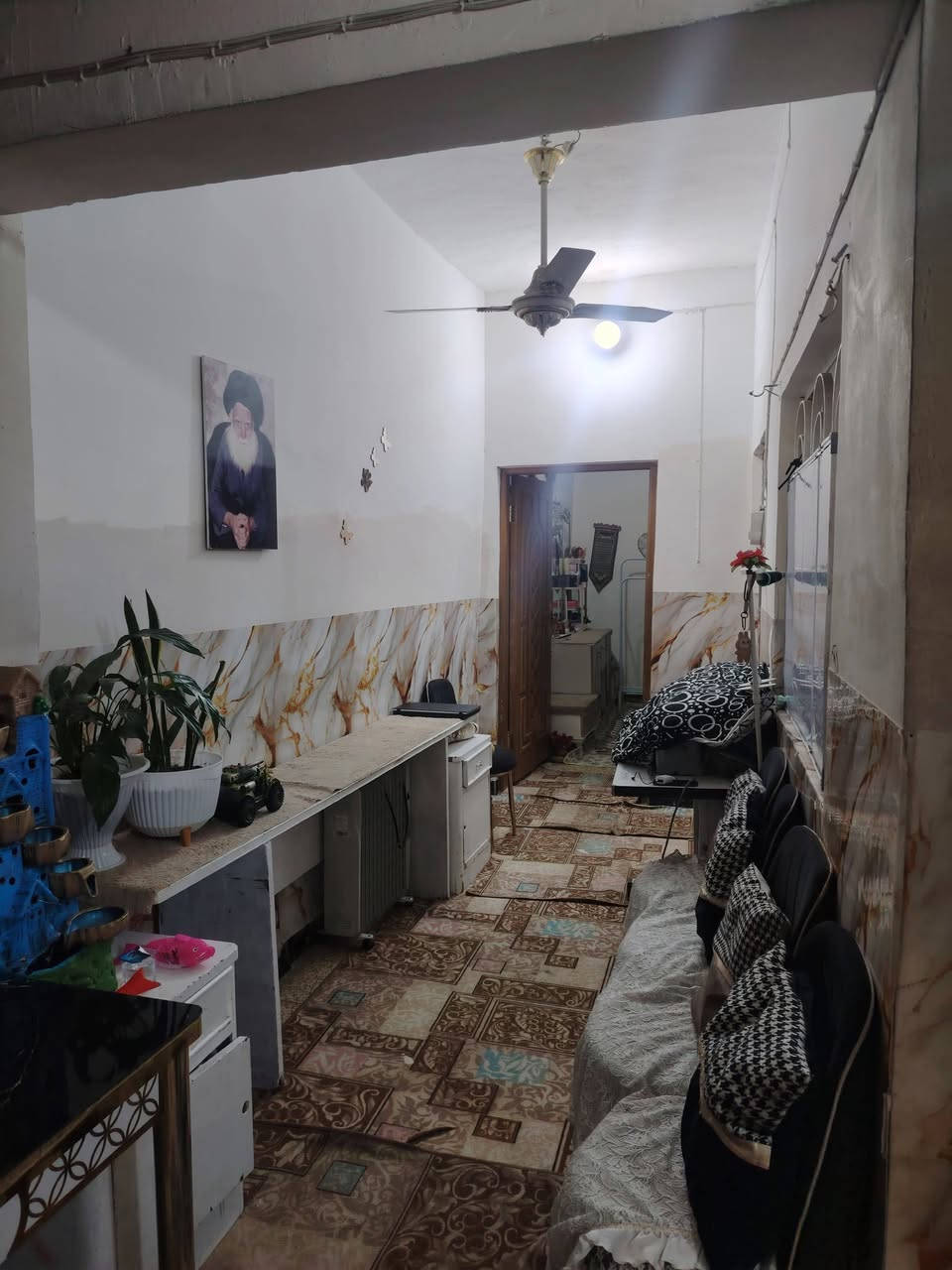 بيت ١٢٥ متر شارع ١٢ متر حي ميسان خلف شارع الشريط قريب شارع عوده
بناء شيلمان يحتوي على غرف عدد ٣ وصاله ومطبخ واستقبال وصحيات داخليه دخيلك وخارجه

السعر ١٣٥ وبي مجال
للاستفسار الاتصال ع رقم ***********
