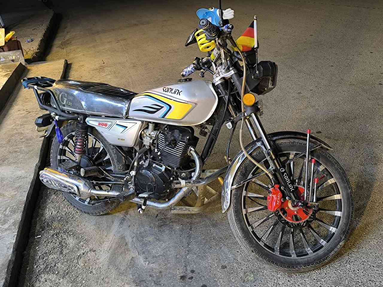 دراجه سونك للبيع
المحرك 200 موديل 2024 شكل 2025  

الدراجه ماشاءالله نشطه وقويه مستعمله فقط شهر واحد 

الترتيب مثل ما ابين بصور 

الصالنصه اكو الكاتم مالتها او اكو هاي الرياضي سعر الرياضي على الخاص 

سعر الدراجه 800 وبيها مجال
***********
