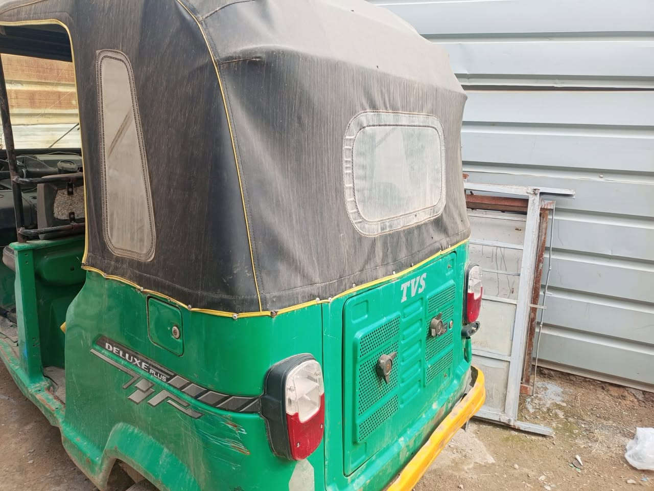 السلام عليكم تكتك لبيع صيني بدون رقم شغاله السعر 6مليون وبيه مجال اتصل 
***********
