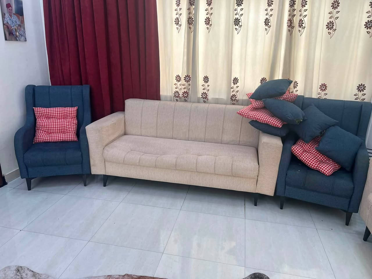 تخم قنفات عراقي  10 مقاعد نضيف جد السعر 250 وبي مجال مكاني بغداد اليرموك رقم الهاتف ***********
