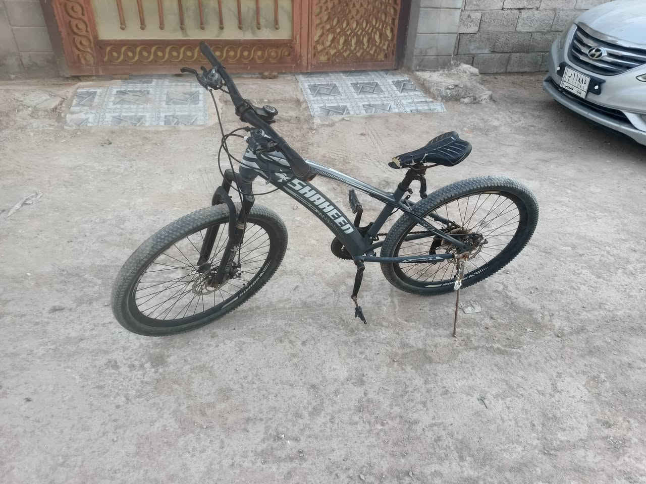 السلام عليكم 

بايسكل جبلي شاهين 

البايسكل يمشي وبي گير امامي وخلفي

 وبريكات شغاله امامي وخلفي ايضاً

السعر والاستفسار ***********
