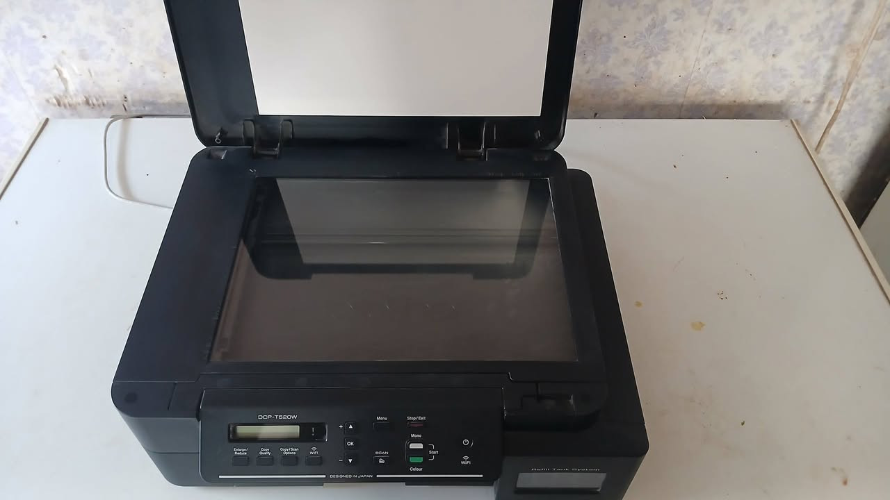 🔥 طابعة Brother بحالة ممتازة للبيع 🔥
نظيفة كلش استعمال قليل اخت الجديدة حتى الحبر إلي يجي وياهه بالكارتونه بعده ما خلص وهذا الحبر الأحتياط الموجود بالصورة هم يجي من الشركة وياهه كارتونتها
طابعة عملية واقتصادية جداً، مناسبة للبيت، المكتب، والطلاب.
✅ المميزات:
🖨️ طباعة + تصوير + سكنر
📶 تدعم الـ Wi-Fi (طباعة من الموبايل)
💧 خزان حبر اقتصادي (تعبئة مباشرة)
⚡ سرعة جيدة وجودة طباعة ممتازة
🧾 تتحمل شغل يومي بدون مشاكل🛠️
الحالة:

تعمل 100% – مجرّبة وجاهزة للاستخدام
نظيفة ولا تحتاج أي صيانة
💰 السعر: (150 الف)
📍 المكان: (بابل)
📞 *********** – يرجى التواصل خاص أو اتصال
