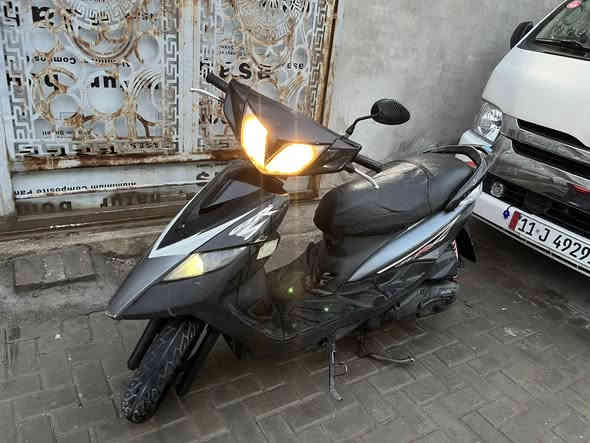 السلام عليكم ماكس ثعلب لون مميز بطريقيه للبيع دراجه بلاديه مكينه كابريتر سلف كله على وضع الشركه كلها مختمه ختم واحد ناعمه سلف هندر كيلو متر طوافه كله شغال شاد سكن ثلجي رماش اشاير عالي ناصي حمدلله بلاديه عده البلاده موجوده بيها و سويج الاحتياط قفل جنطه قفل ستيرن بركاتها مضبوطه تايرات جدد شلعه و معدل فول مسوي الها ادامه  لا تراسلني و تكلي شبيها نقص 😅كل التفاصيل يمكم اسف على الاطاله السعر 650 و بيها مجال مكاني بغداد الحريه ***********
