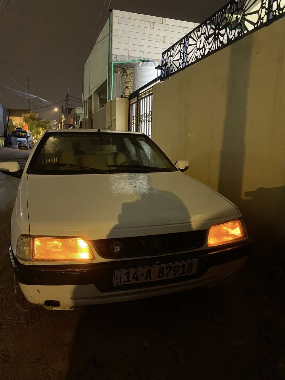 لسلام عليكم سياره بيجو 405ميديل 2010سياره حلو رقم بصره انكليزي سنويه 2029مصفره راعيه موجود كهربايات كامله مكينه كايمه كير حلو حداديه 50 100مكان بصره مطيحه سعر 25وبيه مجال رقمي***********
