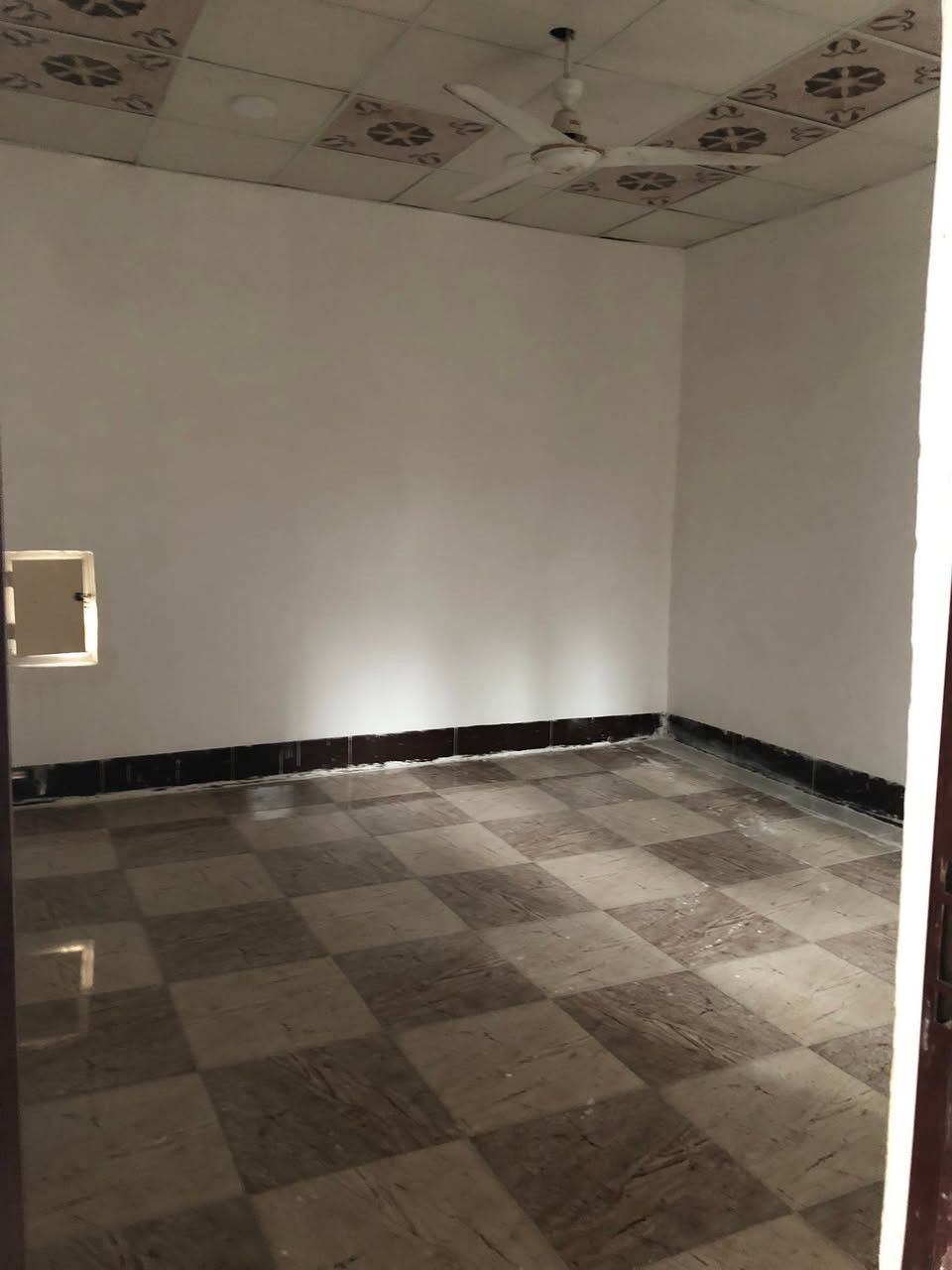 مشتمل للايجار ب امام عباس 150 الف قفل 🔥.
مطبخ وهول واستقبال وغرفه وحده . 
للتواصل ***********
