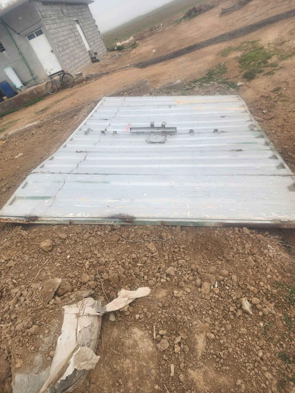 سلام عليكم باب دفتري 6طلاكات طول 3ونص والرتفاع2ونص بان ولا غلطه الشراي يتصل على هاذا الرقم ***********
