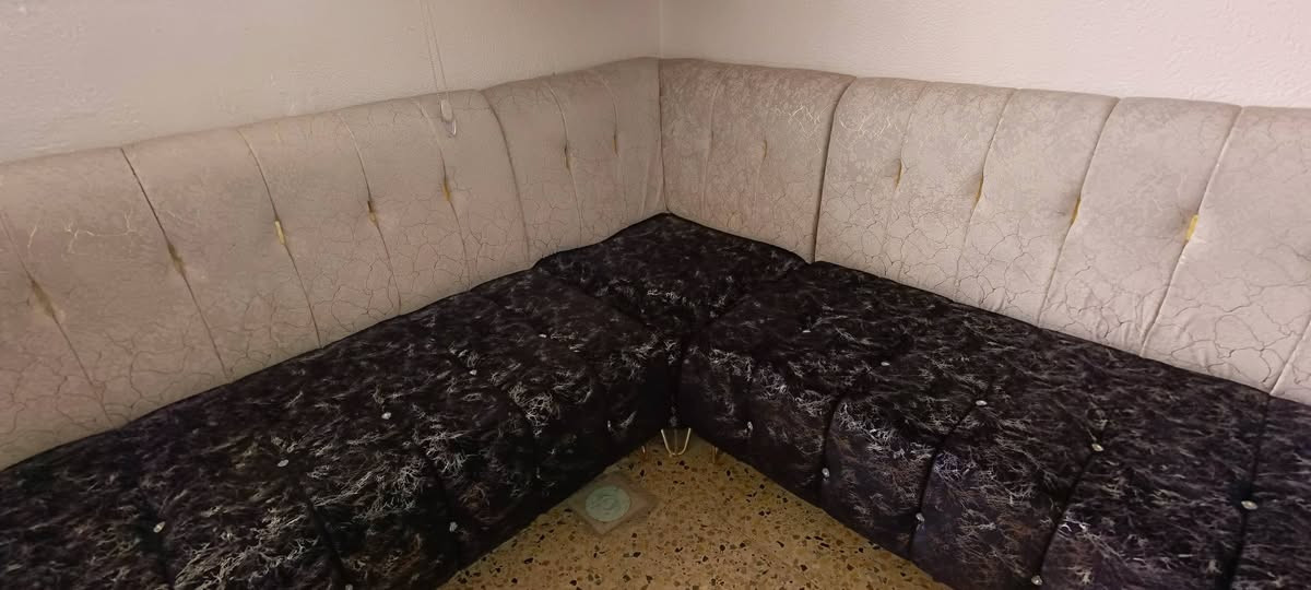 ديوان للبيع نظيف 
السعر ٣٧٥ الف


**إذا كنت صاحب هذا الإعلان وتريد حذفه لأي سبب، رجاءا أرسل رسالة إلى الدعم الفني**