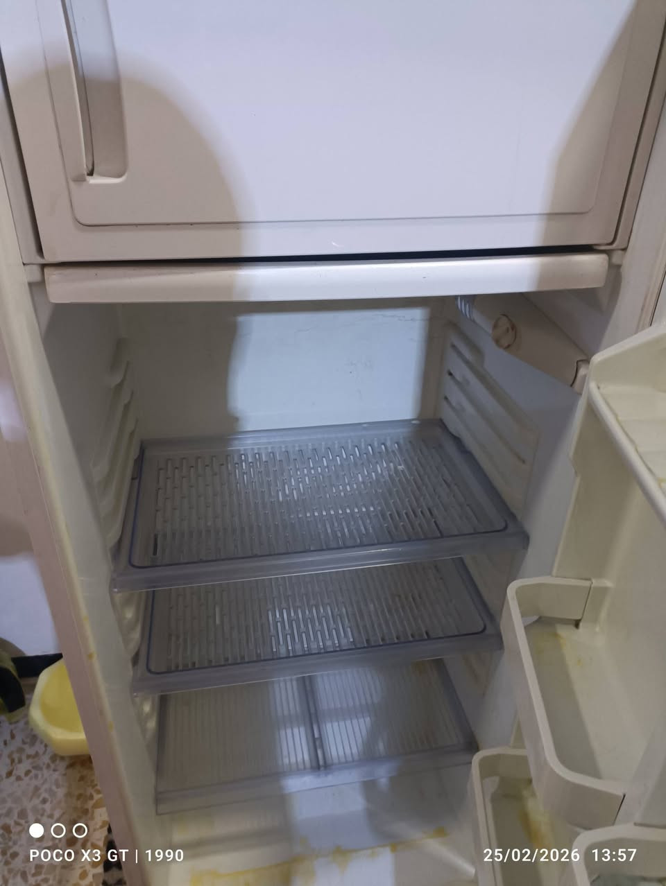 ثلاجه كريازي اصليه عالفحص تجميد فول
***********
