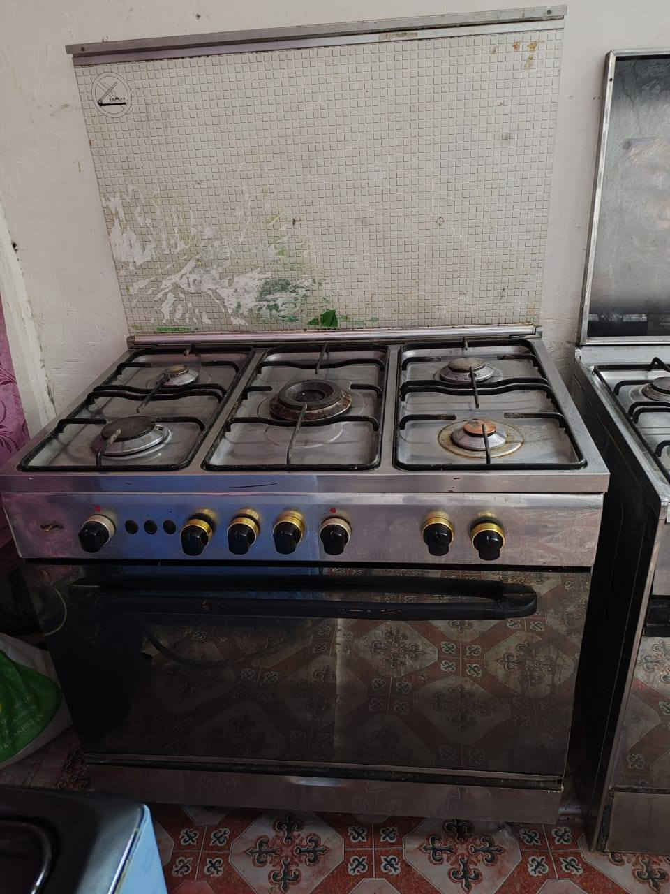 طباخات نضيفات وشغالات نارهن زركه تخبل تفحص وتاخذ اي خلل ما بيهن عنواني سبع البور ال 5000واتساب ‏‪***********‬‏
