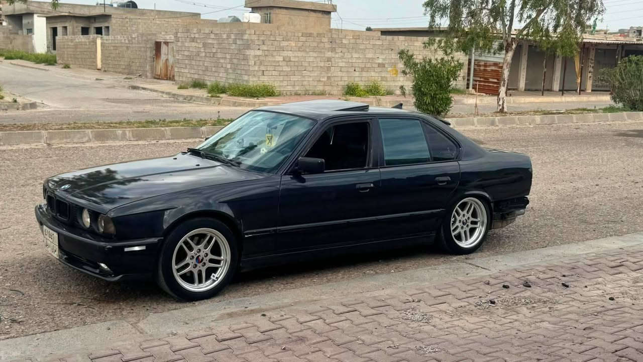 سڵاو ئادمین گیان وەری گرە
BMW 1992 525 
فولی گێڕ عادی هەموو گیانی بەشەرت دەبڵو تاخم پێش و تەبریت هەموی بەشەرت تەبریت لەگەڵ سویج کوشین جلد جەمپێکی پێشی هەیە باقی بەشەرت لایت ئەڵقەو زینۆن شوێن کرکوک
90هەزار غرامەی لەسەرە دوای مەعمەلە دەگەڕێتەوە
48‌‌$
 ***********
