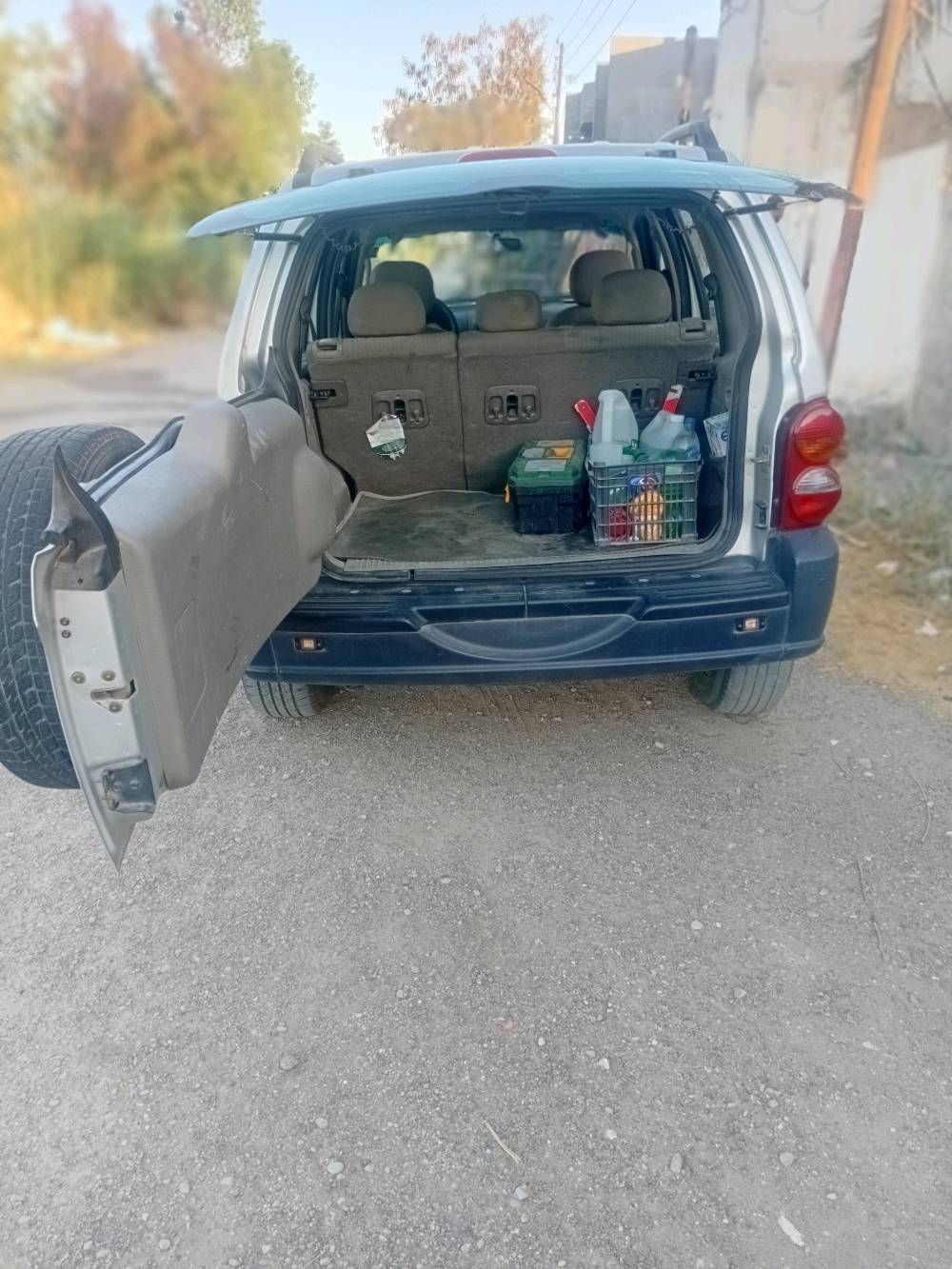 سيارة جيب شيروكي
موديل ٢٠٠٣ اوتو
لون رصاصي بلاد بيها تلحيضات
٦سلندر محرك ٣٧٠٠
تخم تاير  جام كهرباء
باسمي مكانها ديالى
السعر ٧٨ وبيها مجال