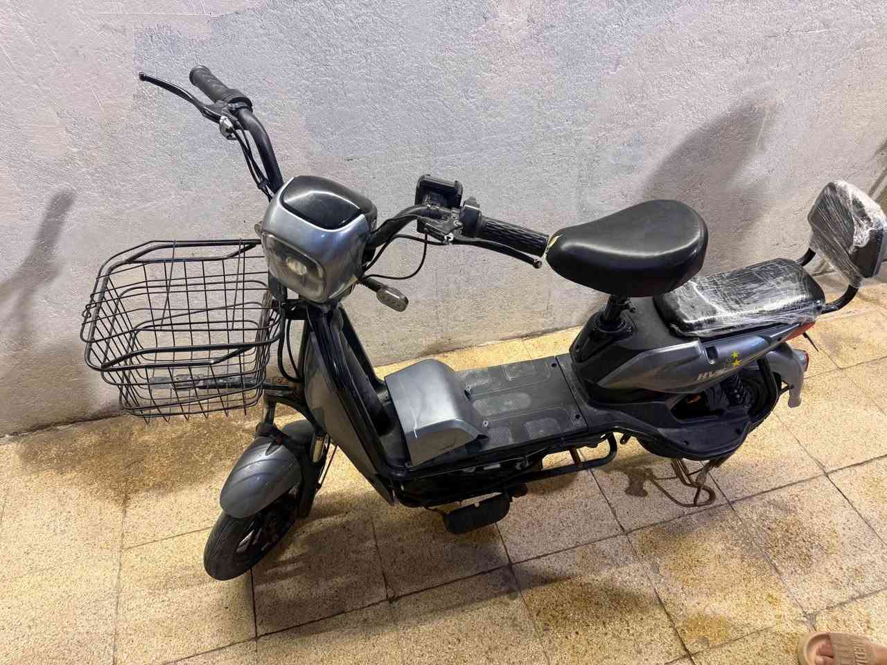 السلام عليكم خوان عندي دراجة شحن البيع نقصها بس باتريات فقط دراجه الله شاهد جديده تخبل بس بعد ريد بيعها السعر 100 قفل قفل قفل كلش شوف سعار الجديدات وانه بخدمتك الرقم *********** ابو الخصيب البصرة, العراق
