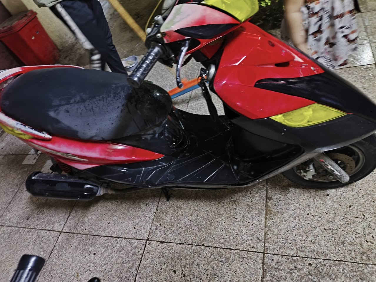 سلام عليكم دراجه ثعلب للبيع كابريتر بلادي  مكينه بلاديه ما مفتوحه شغاله سلف بس وهندر كهربائيات شغاله كفرات بلادي كلج رياضي  سعر 450 وبيه مجال مكاني الغزاليه 
***********
