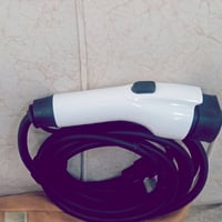 شاحنه ١٦ امبير بلاديه اجتي ويه سياره جديده ممستخدمه سعرها ٨٠ الف ٠٧٨١٥...