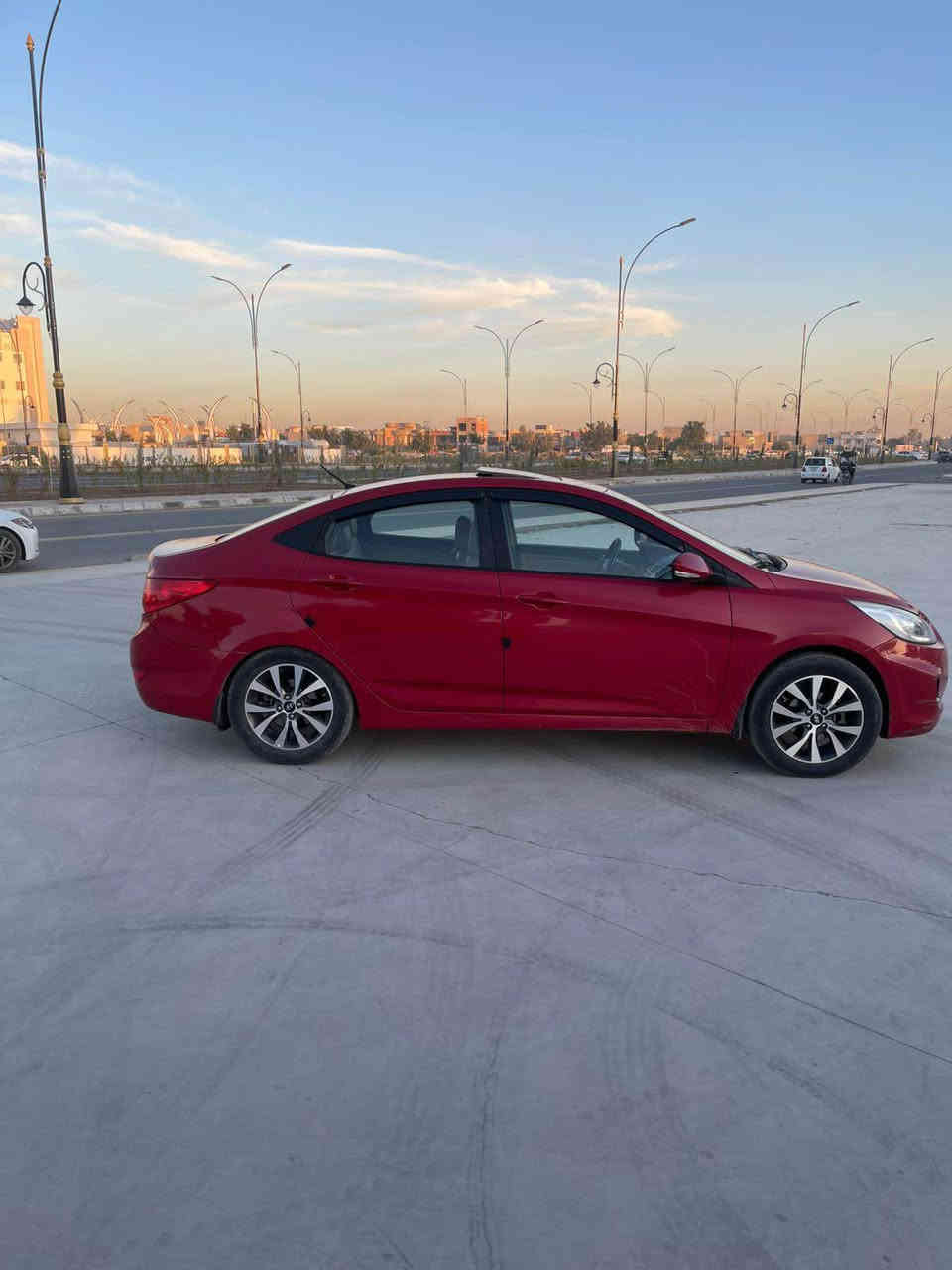 اكسنت مضلع 2017 وراد خليجي
فول مواصفات 1/1
فتحة سقف 
حساسات
كشنات جلد
شاشة تبريد 
شاشة وكاميرة
لايتات زينون وحاجب
خمسة ويل كب
مكينة وكير وتبريد شرط
الضرر/ باب السايق صبغ فقط 
السعر 118$ وبيها مجال
شرط التحويل
مكان السيارة موصل
*********** Singapore
